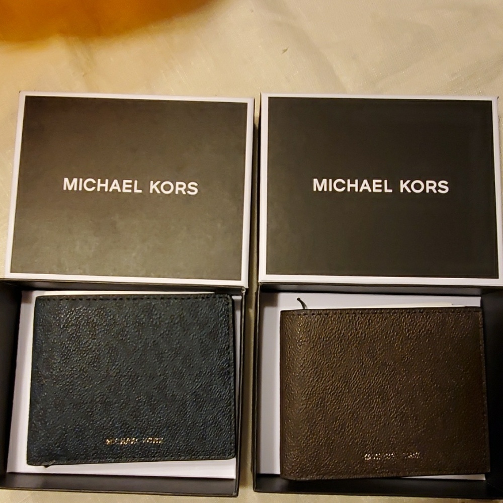 Michael Kors Men's Wallets - Picture 5 of 8